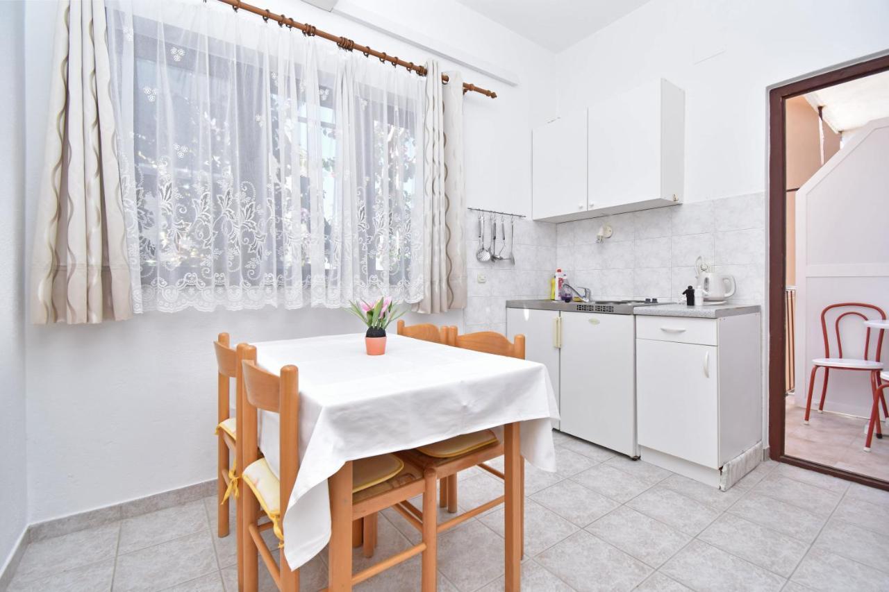 Jordan Apartments Tucepi Bagian luar foto